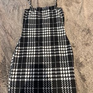 Black and white body-con dress